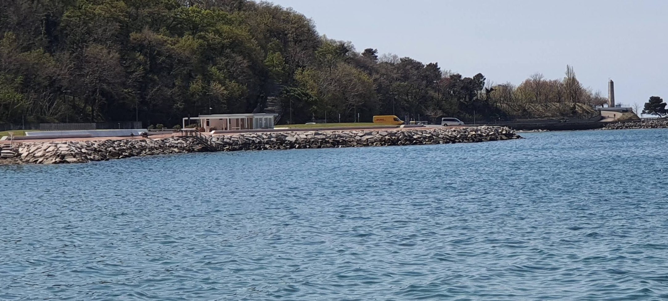 Uno dei due parcheggio dell'Acquario. Shark in lontananza