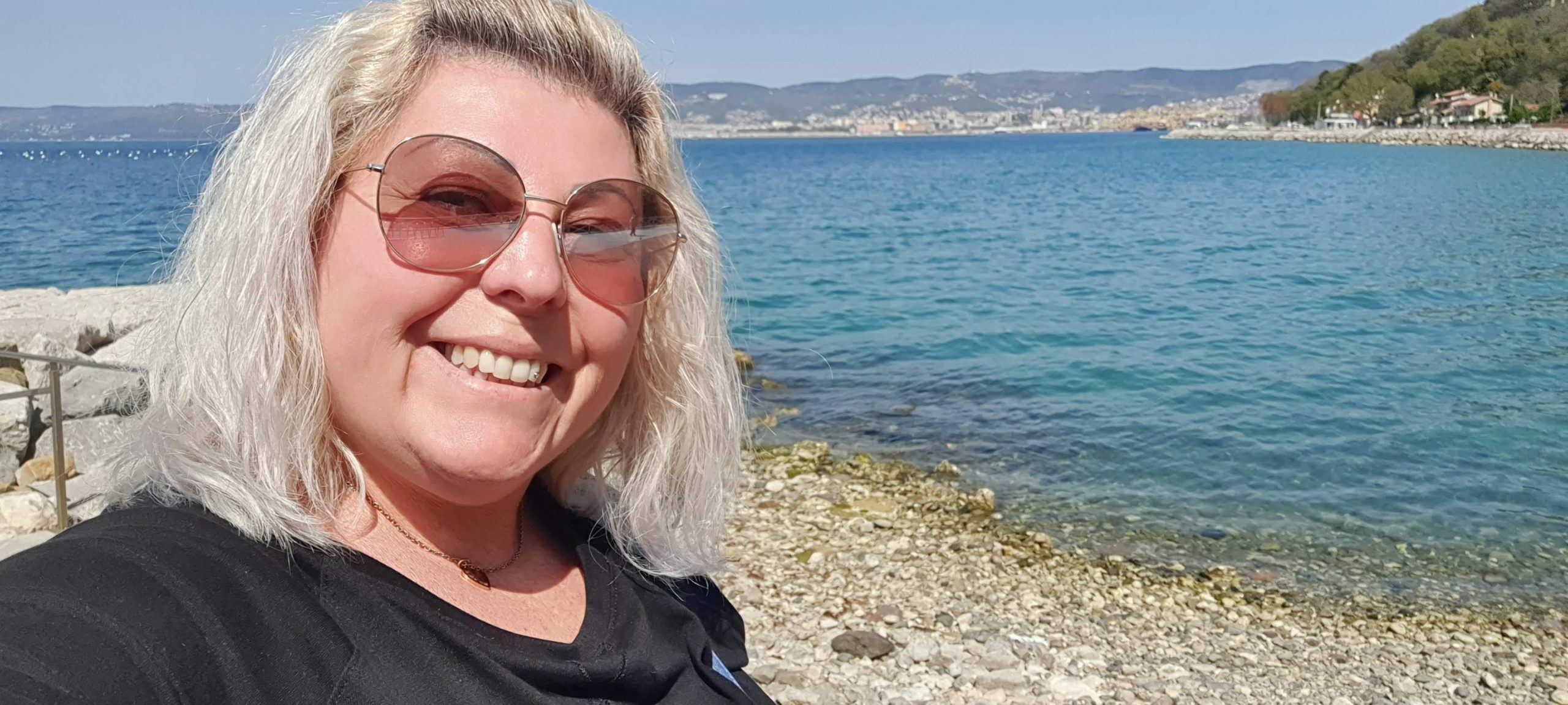 Io a passeggio sul lungomare di Muggia