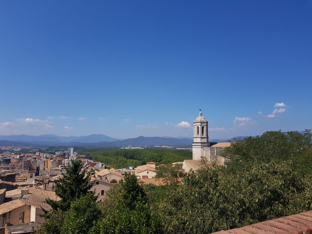 Panorama su Girona visto dalle mura