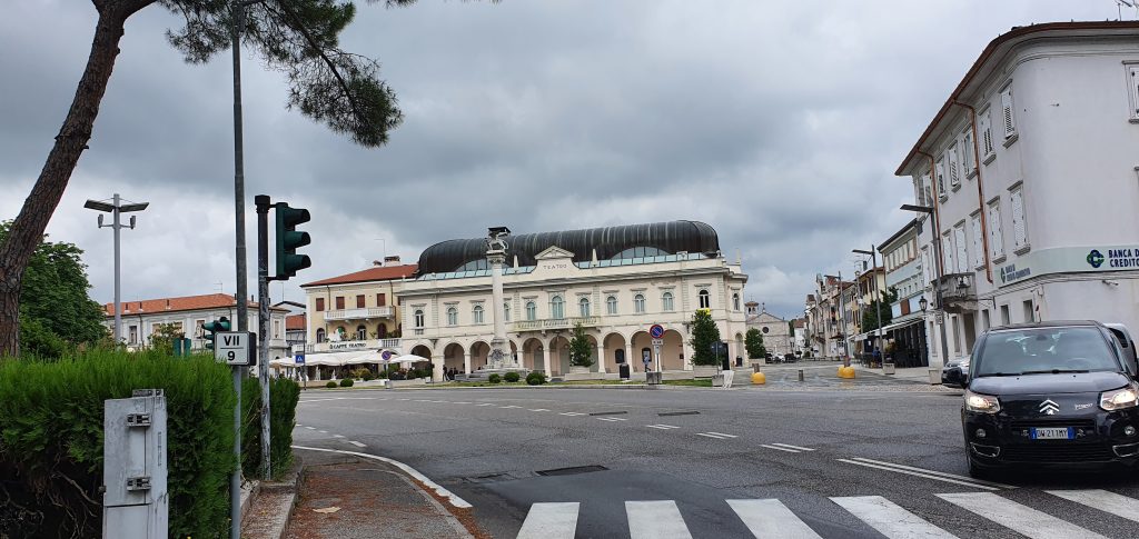 Scorcio di Gradisca d'Isonzo e Teatro sullo sfondo