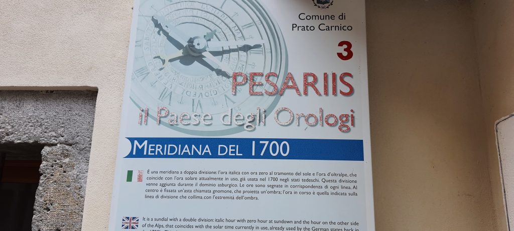 Cartello informativo di uno degli orologi di Pesariis