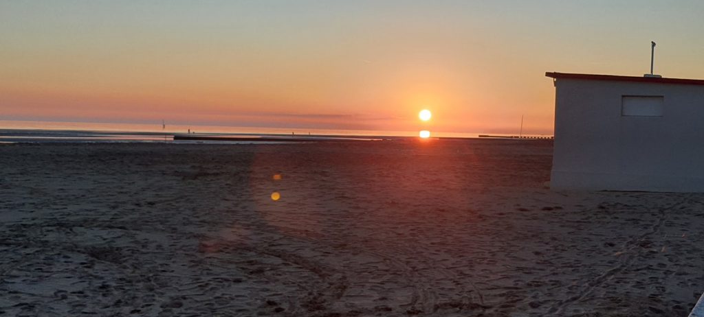 Tramonto sulla spiaggia di Grado