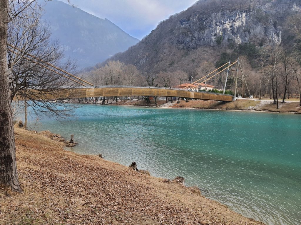 Ponte sul Lago di Cavazzo