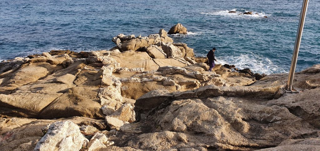 Scogli sulla spiaggia di Platja d'Aro