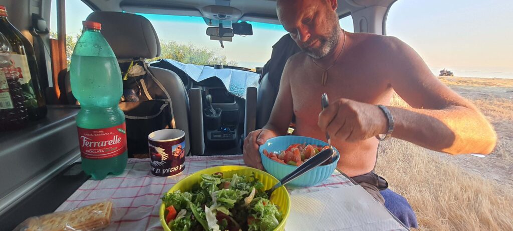 Pranzo in van a San Leonardo di Cutro