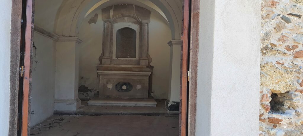 Altare all'interno della Chiesa di Santa Maria dei Cristiani