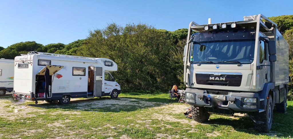 Il camper di Franca e Davide e Junior, il nostro camper, parcheggiati a Rota, in Spagna