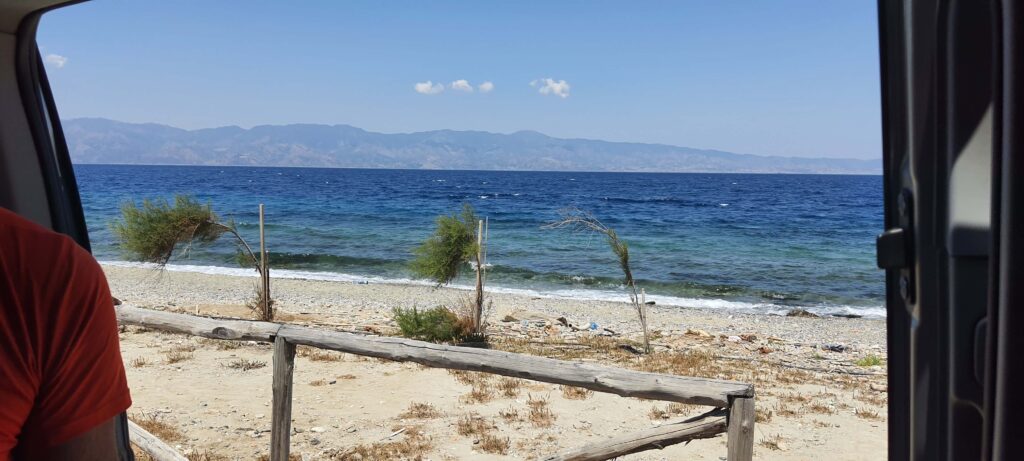 Vista dal van durante la sosta pranzo a Pellaro, Reggio Calabria