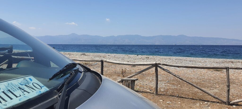 Il van a Pellaro, in provincia di reggio Calabria, durante la sosta pranzo