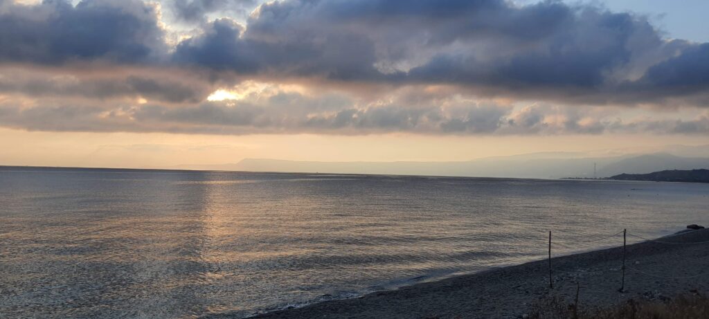 Tramonto ad Acqualadroni Beach, Messina