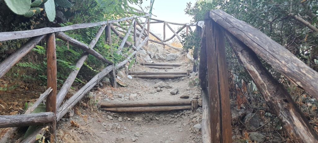 Sentiero che porta al Santuario di Tindari, Messina