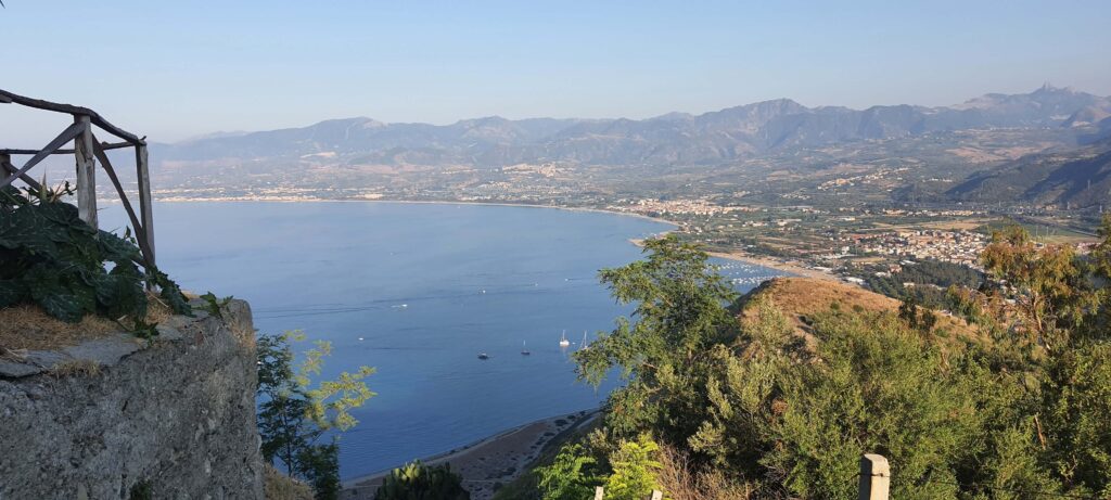 Panorama visto dal sentiero che porta al Santuario di Tindari, Messina