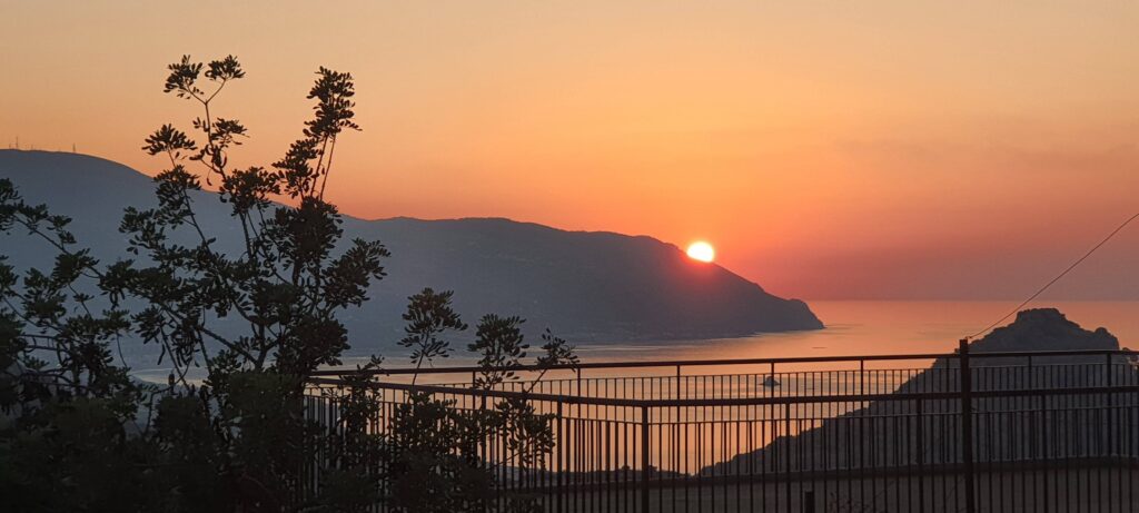 Tramonto visto dalla strada che porta al Santuario di Tindari, Messina
