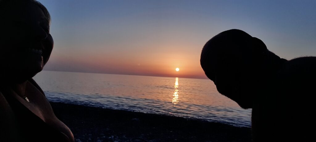 Noi davanti al tramonto a Contrada Gianicola, frazione di Sant'Agata di Militello, in Sicilia