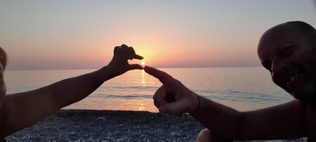 Noi davanti al tramonto a Contrada Gianicola, frazione di Sant'Agata di Militello, in Sicilia