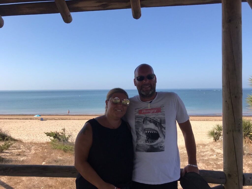 Io e Max, sullo sfondo la spiaggia di Rota, in Spagna
