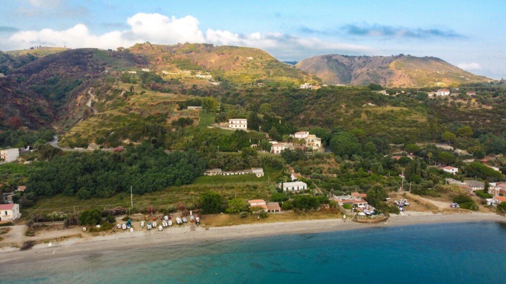 Acqualadroni Beach, Messina, ripresa dal drone