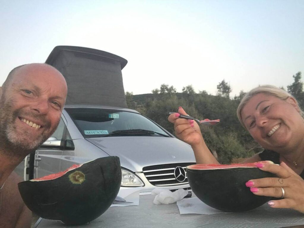 Io e Max a cena a Contrada Piana, in Sicilia