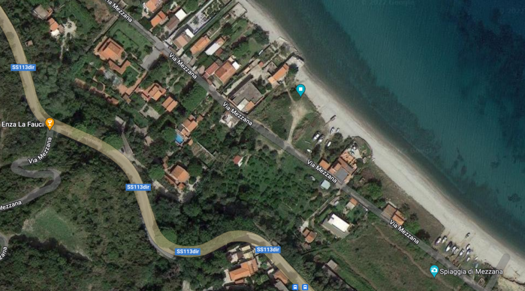 Mappa che indica il punto di sosta ad Acqualadroni beach, in provincia di Messina