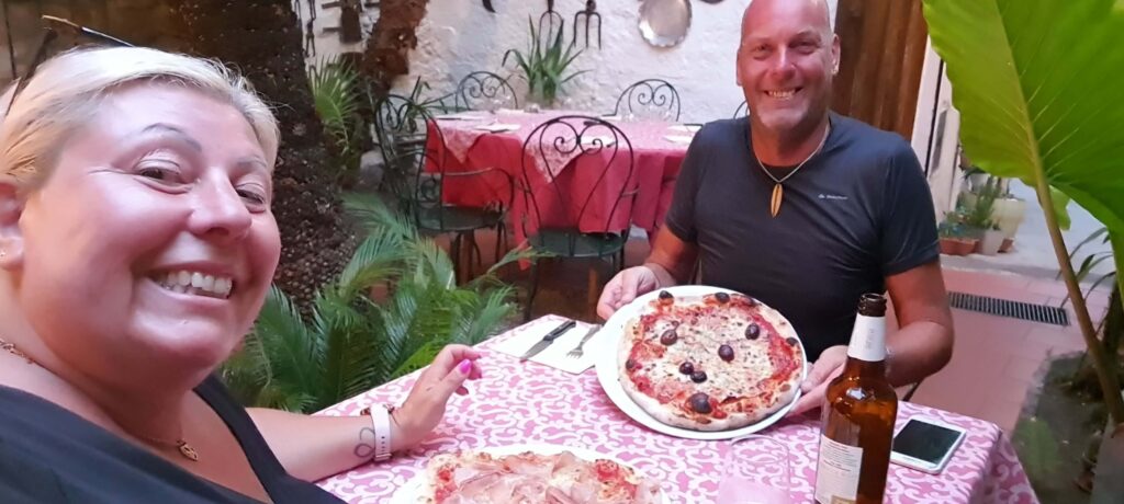 Io e Max alla Hostaria Cycas di Castelbuono, in Sicilia.