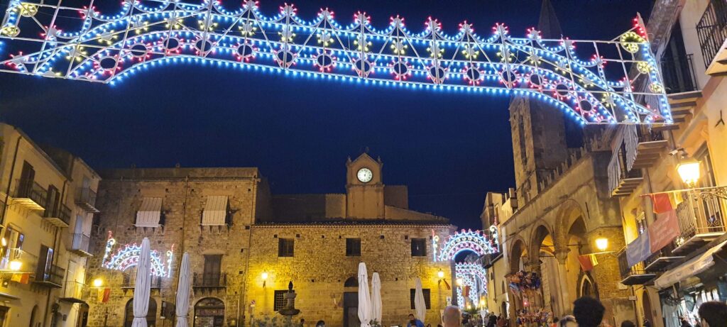 Scorcio del centro del borgo medievale di Castelbuono, in Sicilia.