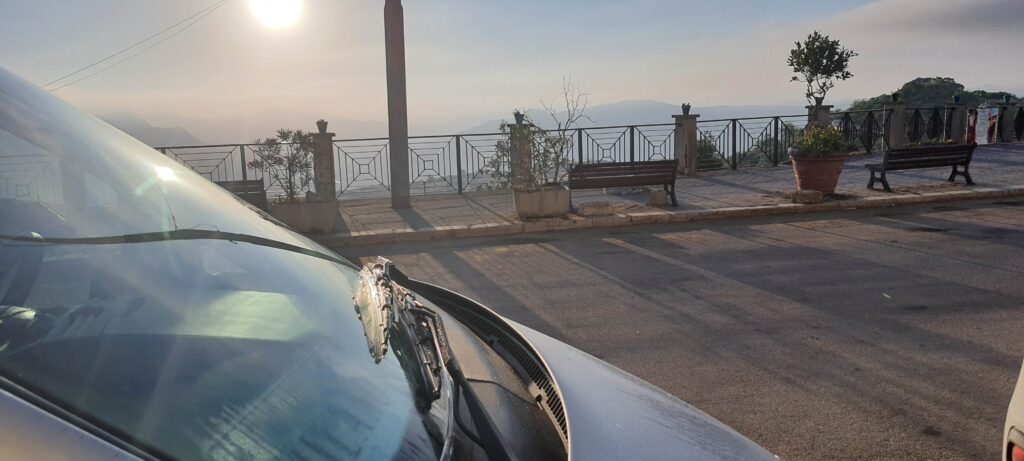 Belvedere di Campofelice di Fitalia visto dal van.