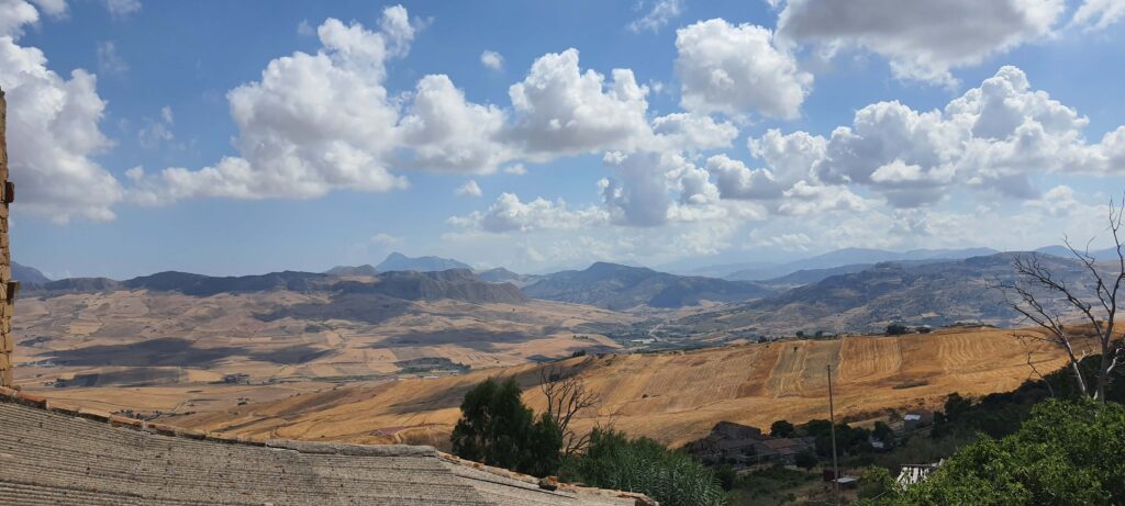 Panorama visto dal belvedere di Campofelice di Fitalia, Palermo.