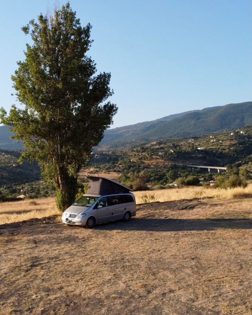 Shark parcheggiato all'area sosta di Castelbuono, in Sicilia