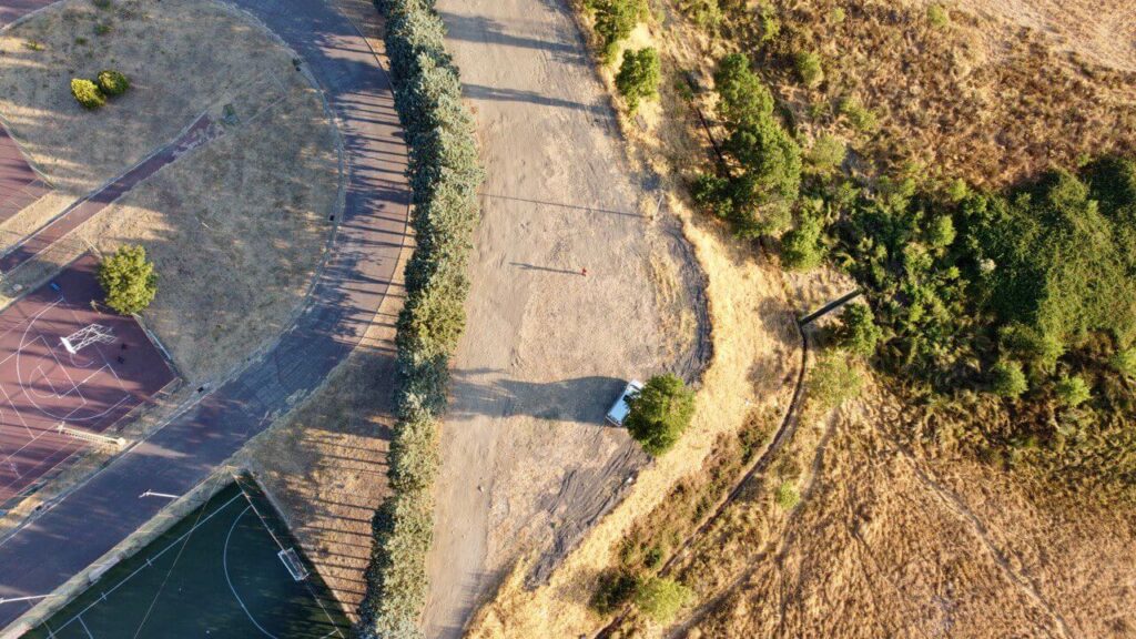 Shark parcheggiato all'area sosta di Castelbuono. Visto dal drone.