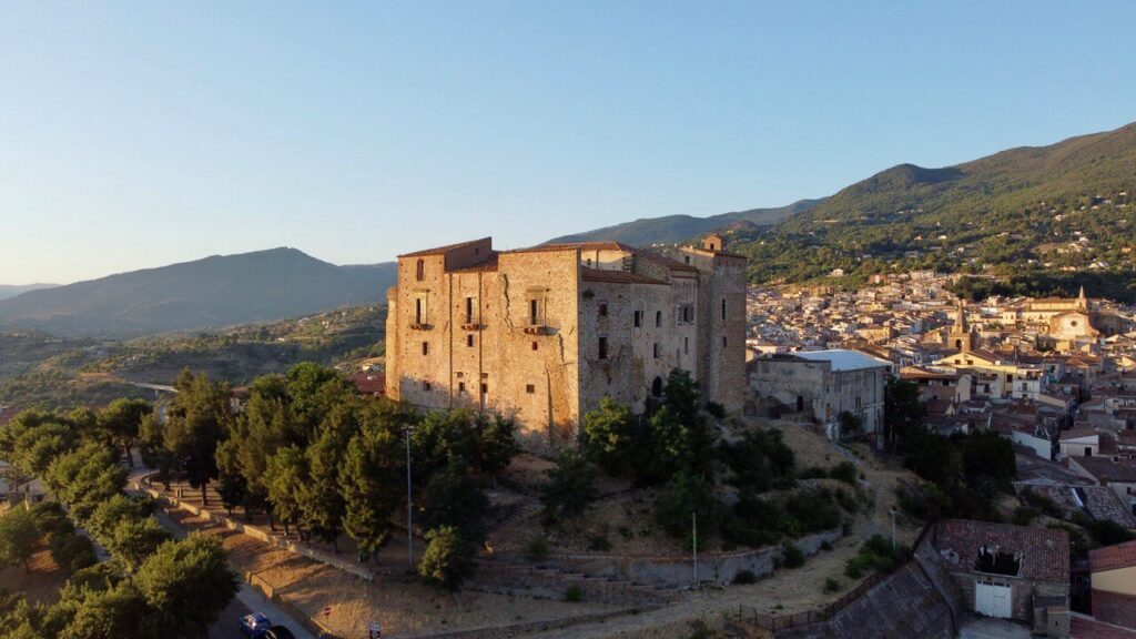 Castello dei Ventimiglia visto dal drone, a Castelbuono, in Sicilia.