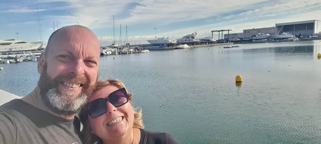 Io e Max sul lungomare di LaPobla de Farnals, in Spagna