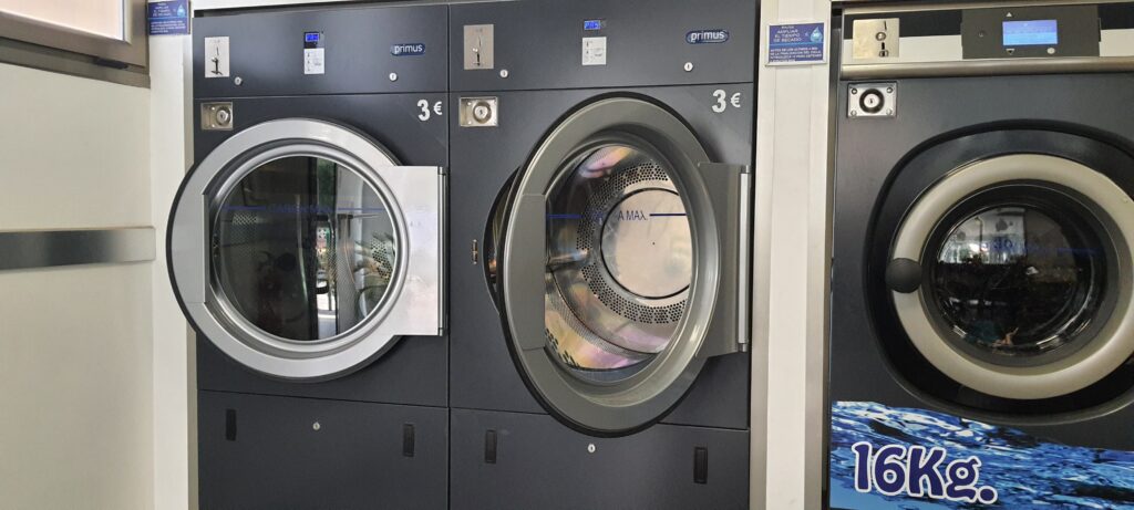 Lavanderia self service di Pobla de Farnals in Spagna
