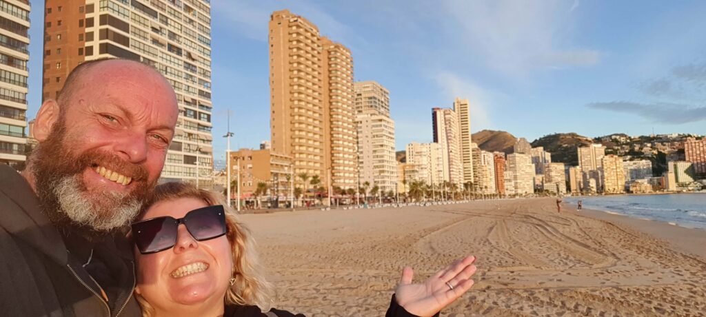 Io e Max in spiaggia a Benidorm