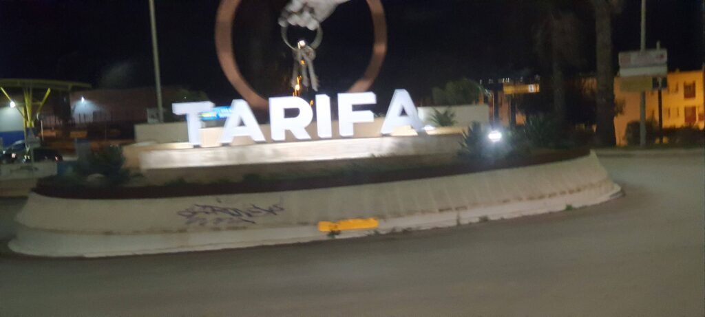 Scritta Tarifa, in Spagna, all'ingresso della città.
