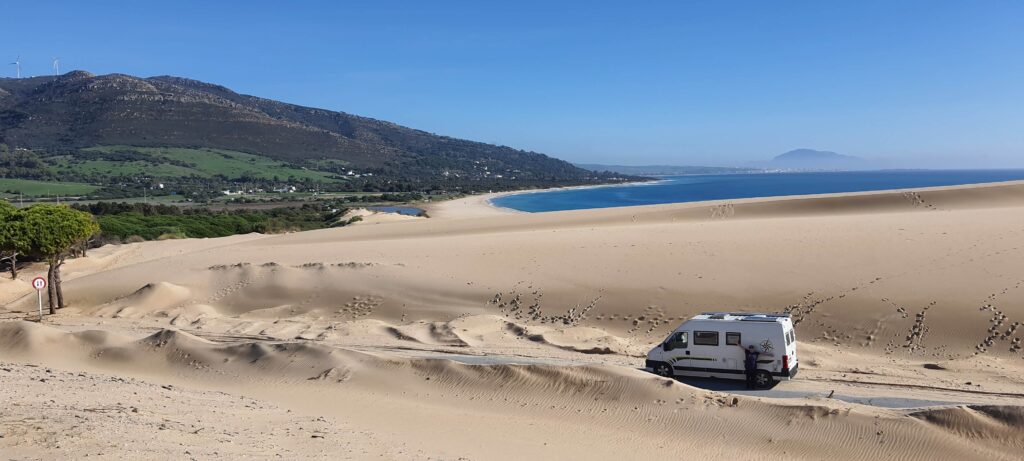 Io e Mulon alla duna di Valdevaqueros, a Tarifa, in Spagna.