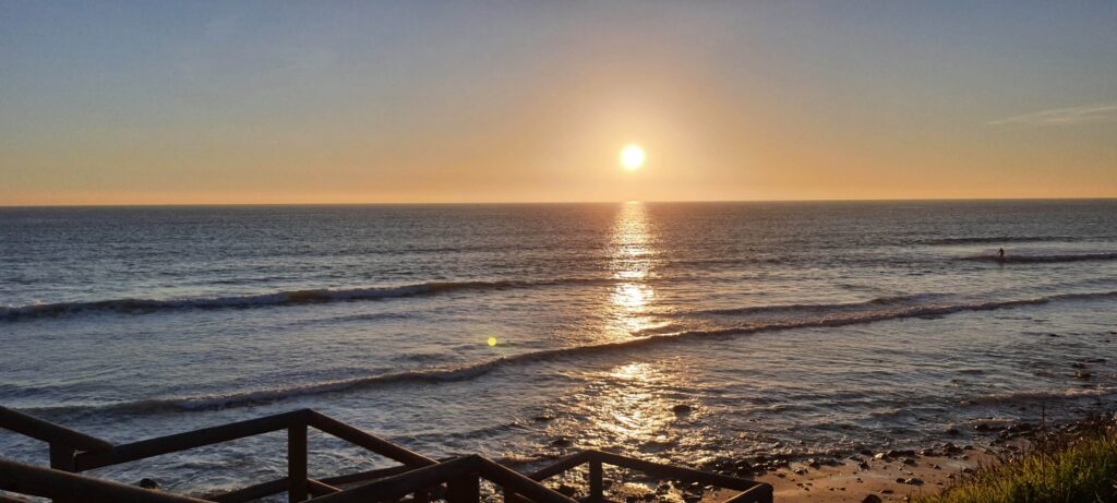 Tramonto a Playa de Los Lances, a Tarifa, in Spagna.