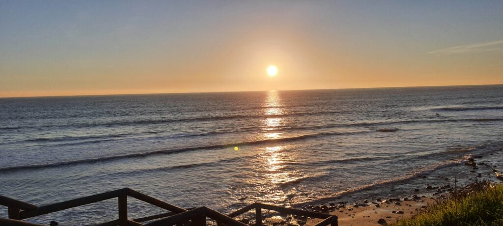 Tramonto a Playa de Los Lances, a Tarifa, in Spagna.