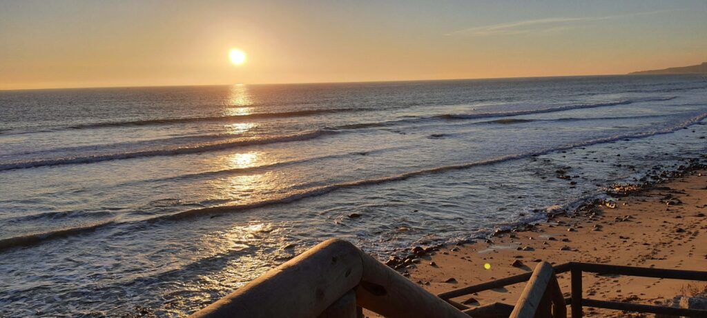 Tramonto a Playa de Los Lances, a Tarifa, in Spagna.