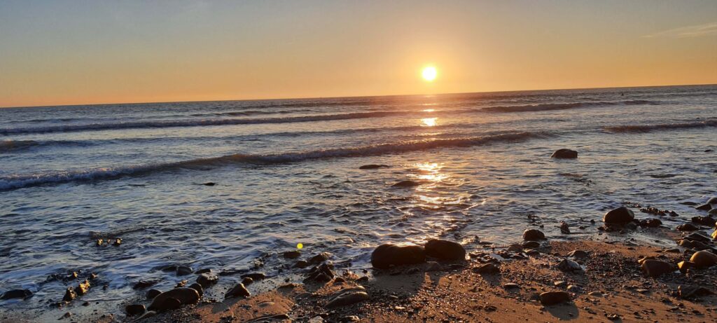 Tramonto a Playa de Los Lances, a Tarifa, in Spagna.