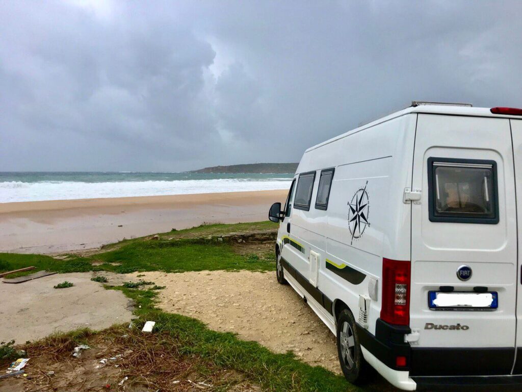 Il van parcheggiato a Bolonia, in Spagna.