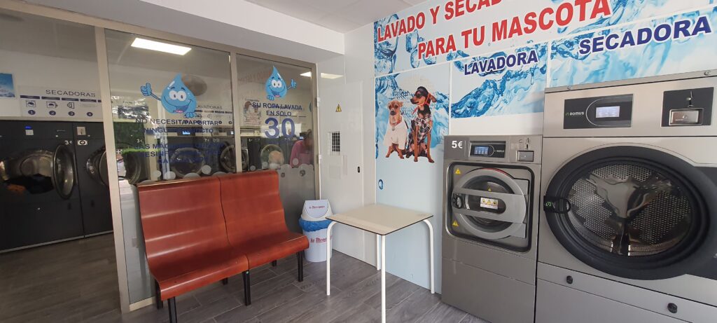 Una lavanderia self service in Spagna.