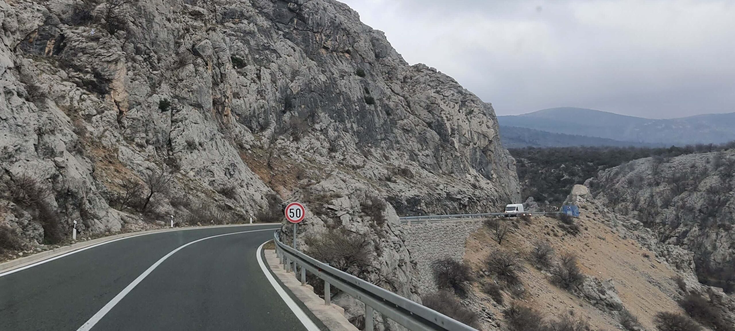 Paesaggio lungo la strada