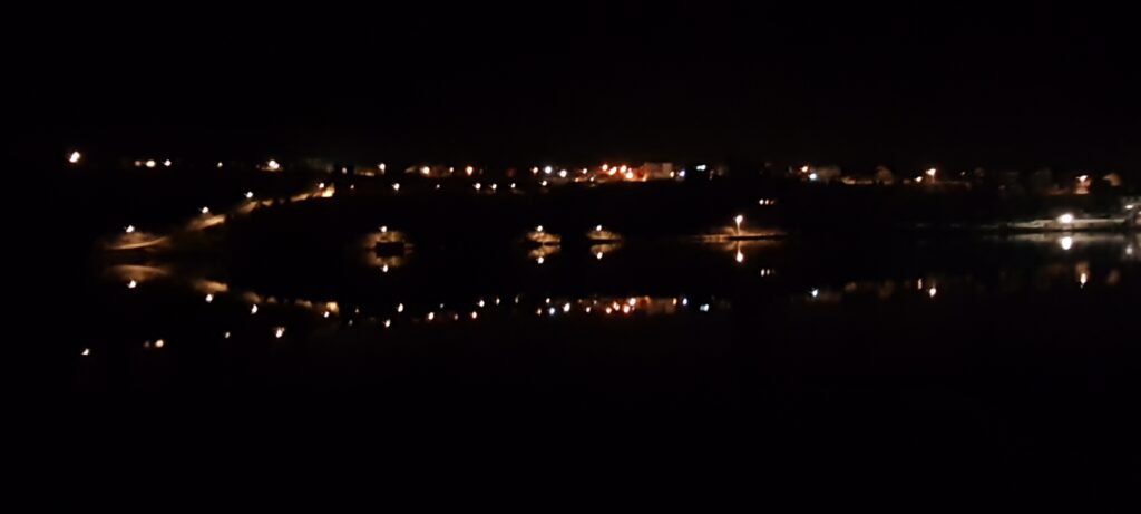 Il ponte Maslenički di sera, in Croazia.
