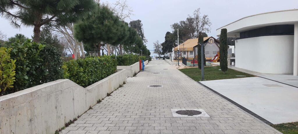 Scorcio di strada per il centro città.