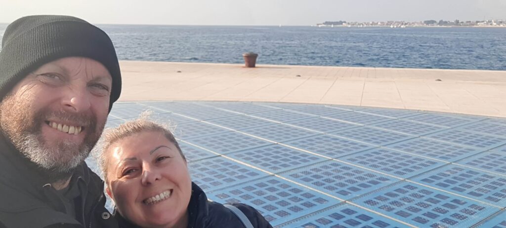 Io, Max e il saluto al sole.