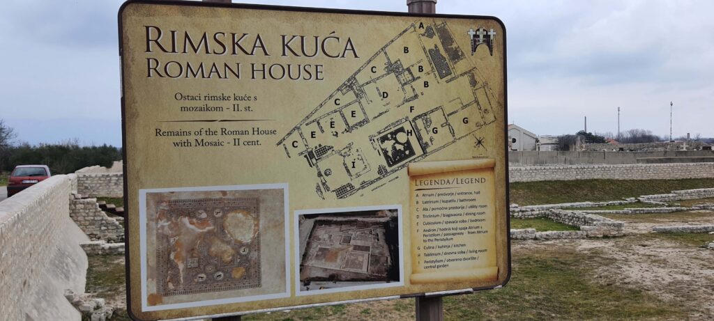Cartello informativo resti di una antica casa romana.