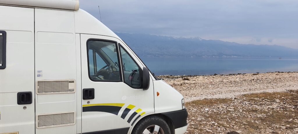 Il van a Plaža Punta