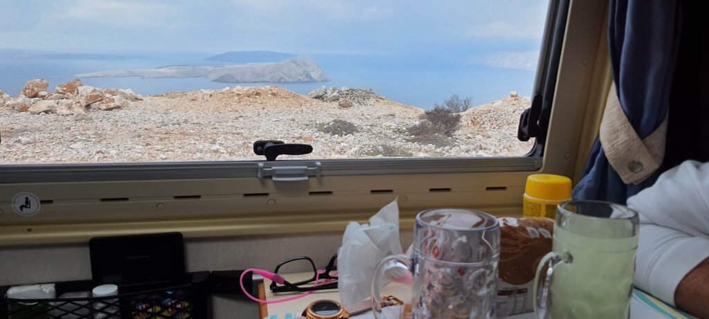 Panorama visto dalla finestra del van a Plaza Punta, in Croazia. 