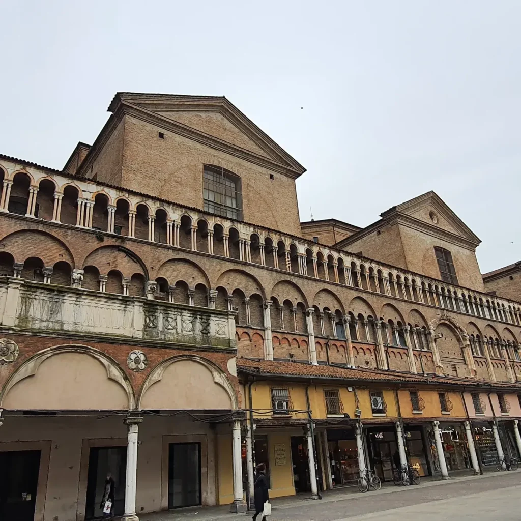 Il fianco della cattedrale