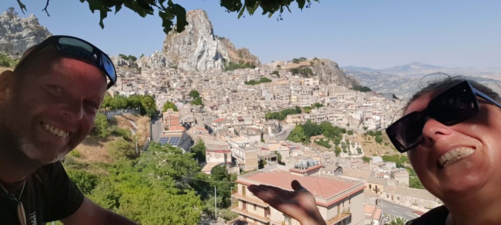 Io, Max e Caltabellotta sullo sfondo